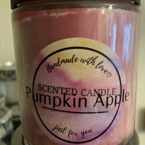 These are hand made candles, different smells and likes - Picture 5 of 12